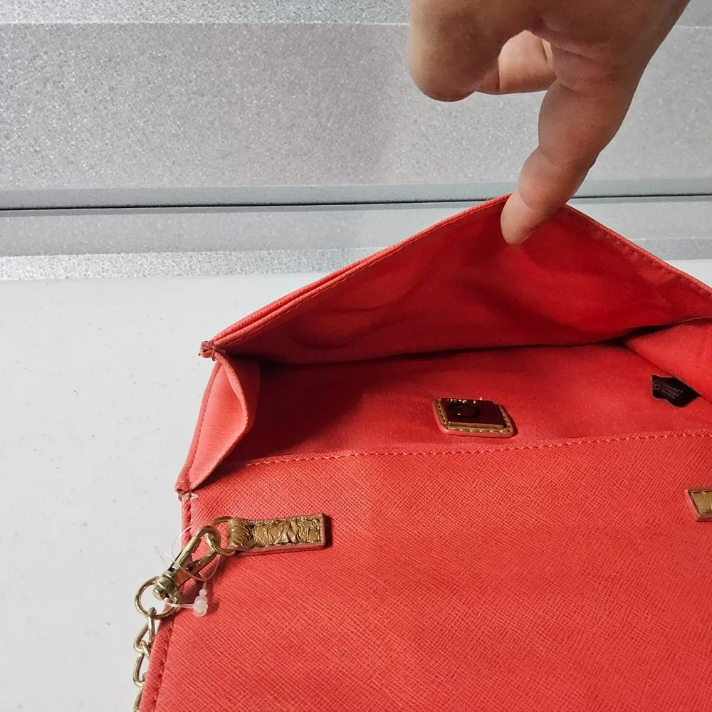 G by Guess chic color
